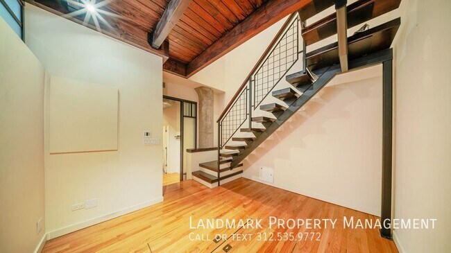 Building Photo - 758 N Larrabee St