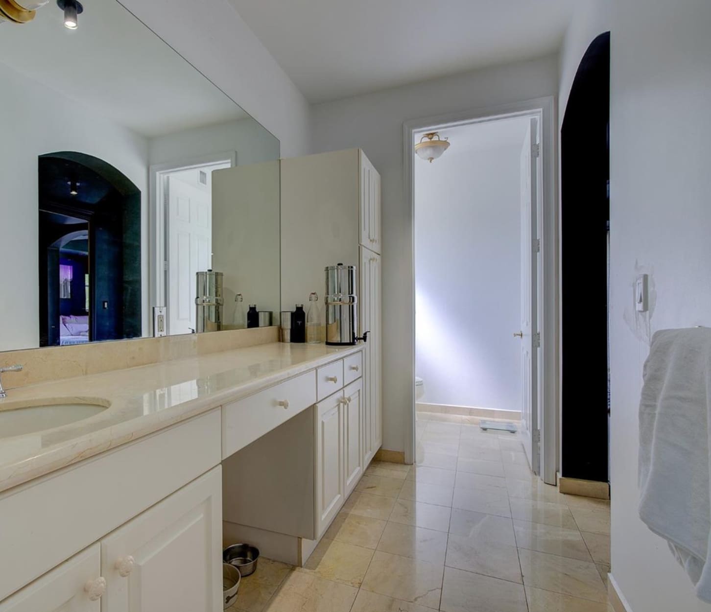 Building Photo - 4867 Ponce de Leon Blvd