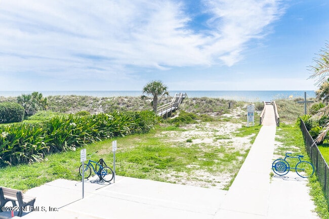 Building Photo - 2102 First St