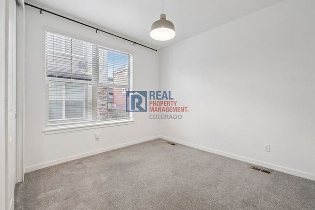 Building Photo - 8396 Bijou Crk Ave