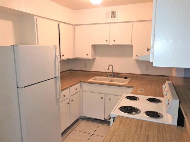 Building Photo - 4711 Convaire Ave