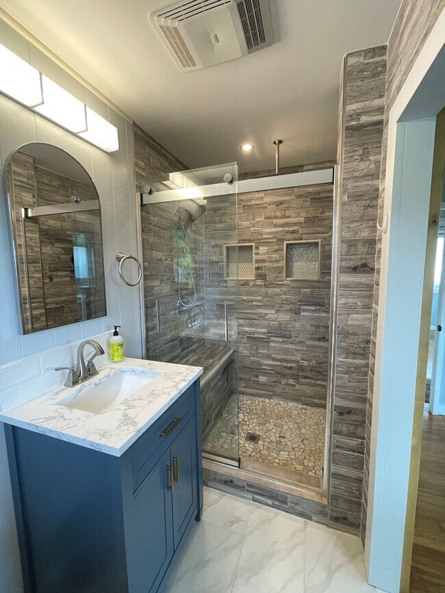 Building Photo - Kula Renovated Three Bedroom/Two Bathroom