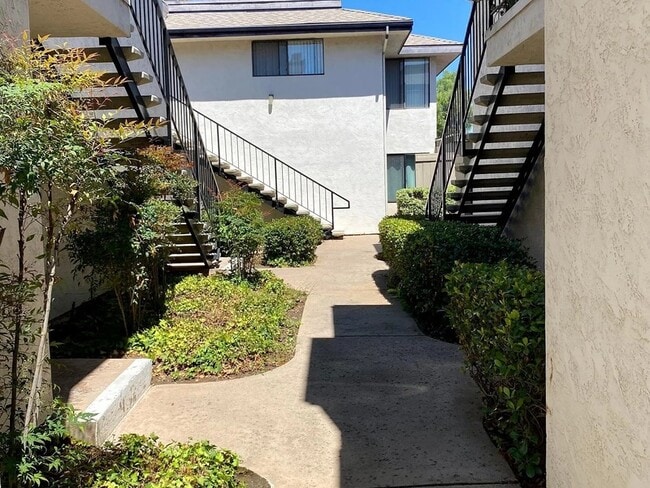 Building Photo - 450 W Vermont Ave