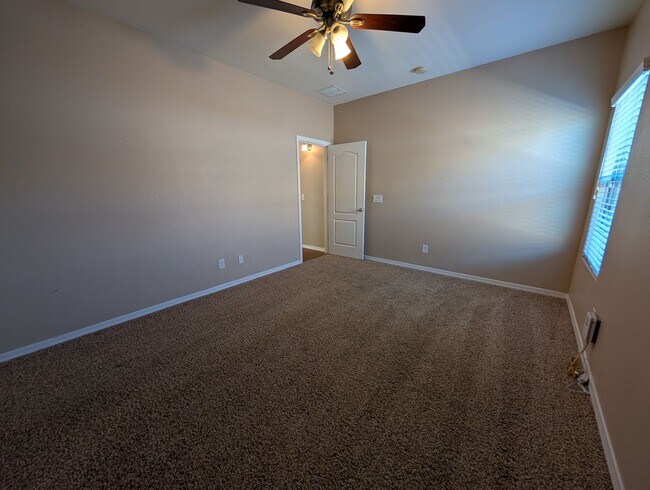 Building Photo - 4 Bedroom 3 Bathroom Circle Cross Ranch Home