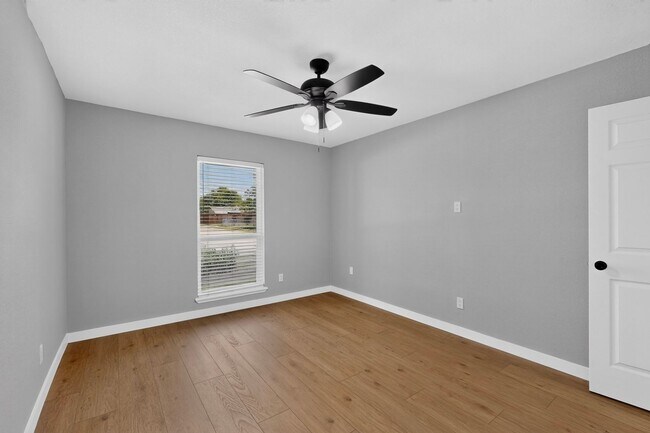 Building Photo - 243 Woodhurst Dr