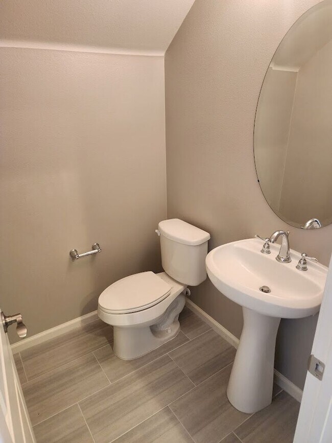 Building Photo - Beautiful Townhome in South Temecula with Views!