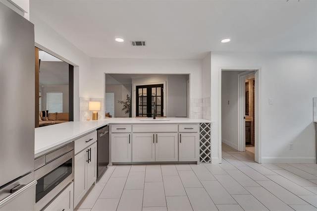 Building Photo - 4215 Green Meadow E