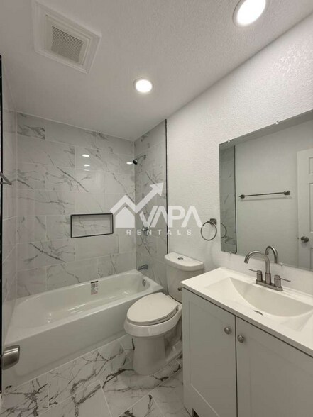 Building Photo - 9747 Fortune Ridge Dr