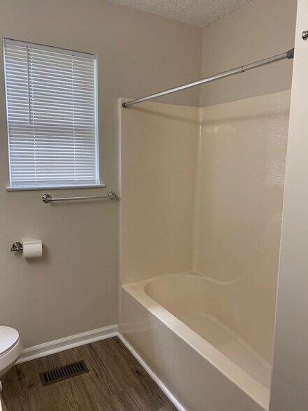 2nd bath with Tub - 411 Filter Plant Rd
