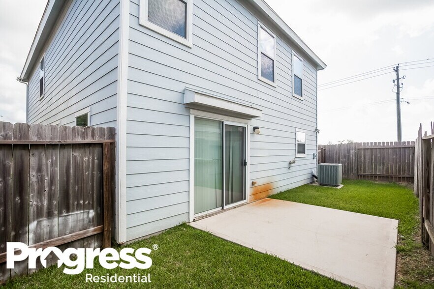 Building Photo - 2730 Skyview Grove Ct