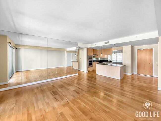 Building Photo - Downtown Luxury Living – 2B/2BA Condo with City Views!