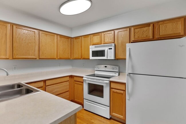 Building Photo - 5550 Corbett Dr