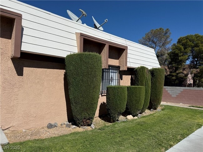 Building Photo - 3619 Villa Knolls E Dr