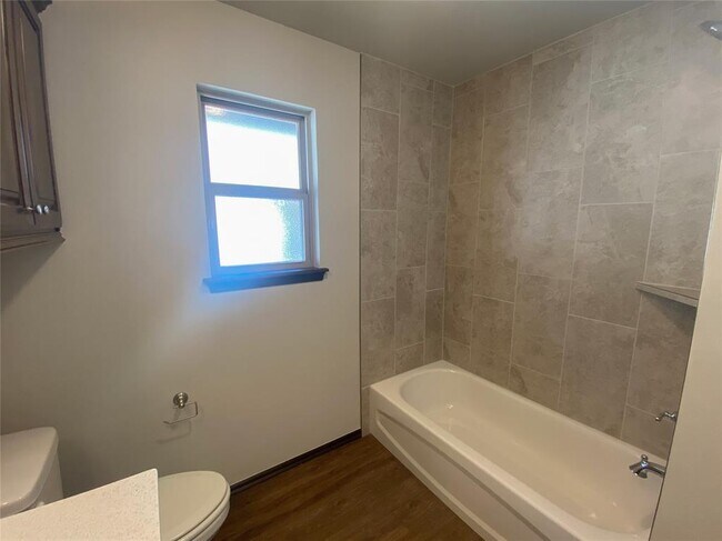 Building Photo - 4200 Royal Garden Dr