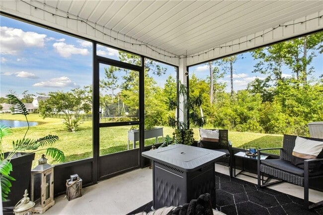 Building Photo - 300 Chinquapin Dr