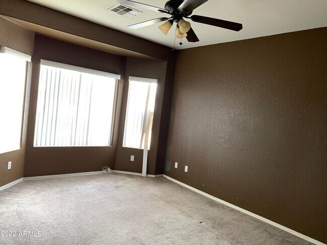 Building Photo - Charming 4 bed, 2 bath home on the golf co...