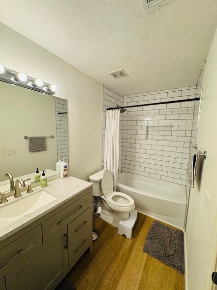 Building Photo - 7008 E Gold Dust Ave