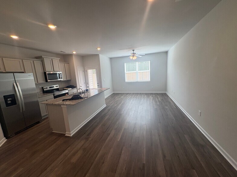 Building Photo - 3462 Firestone Dr