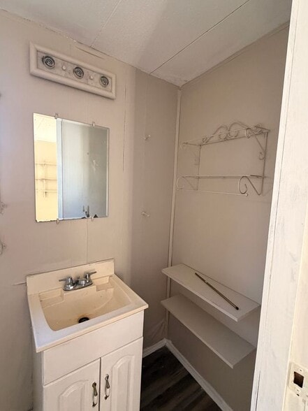 Building Photo - 2313 SE 30th St