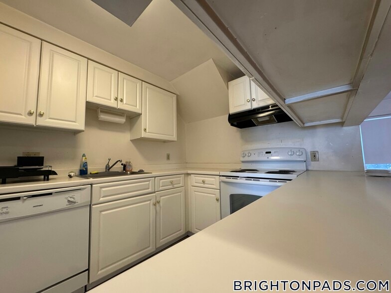 Building Photo - 8 Glencoe St