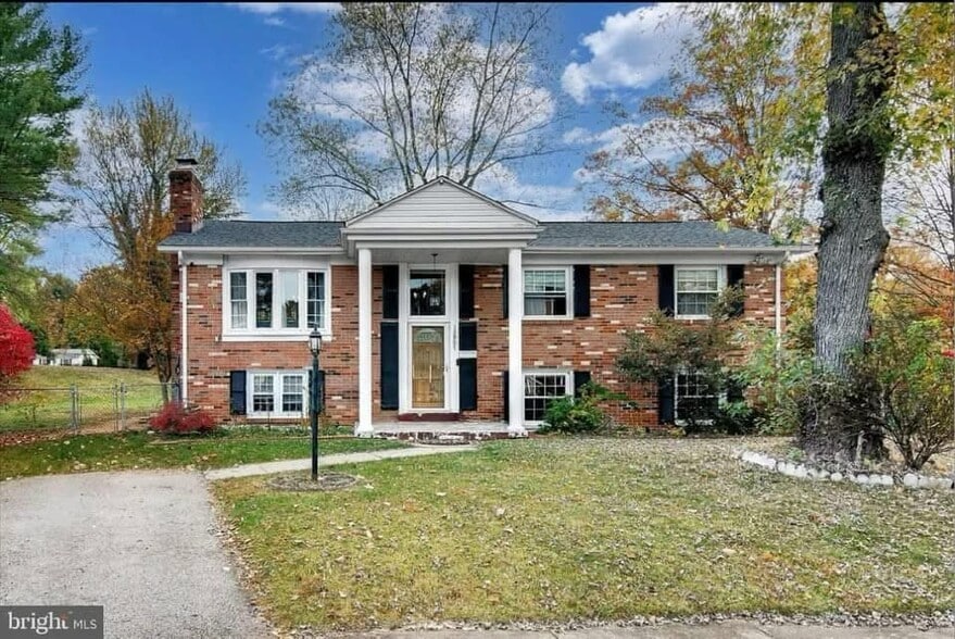 Primary Photo - 13907 Grove Ct