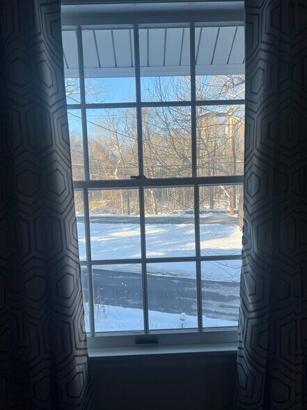 Building Photo - 190 Allview Ave