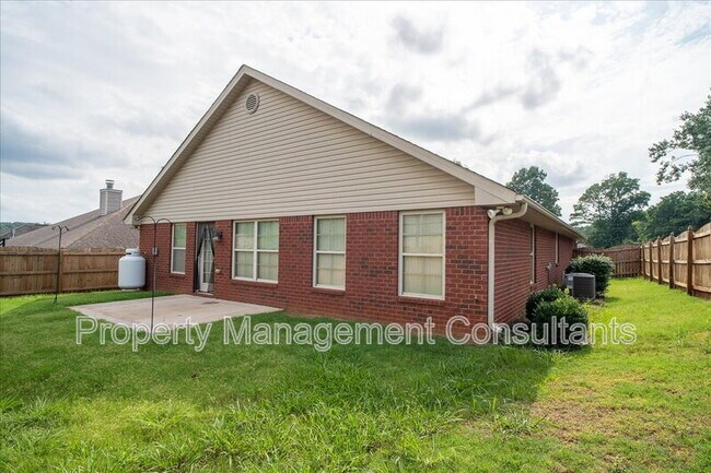 Building Photo - 108 Oak Shade Dr
