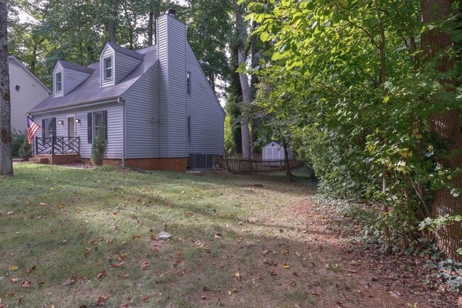 Building Photo - 3 Bed 2 Bath near Lake Jeanette