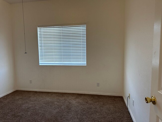 Building Photo - 2834