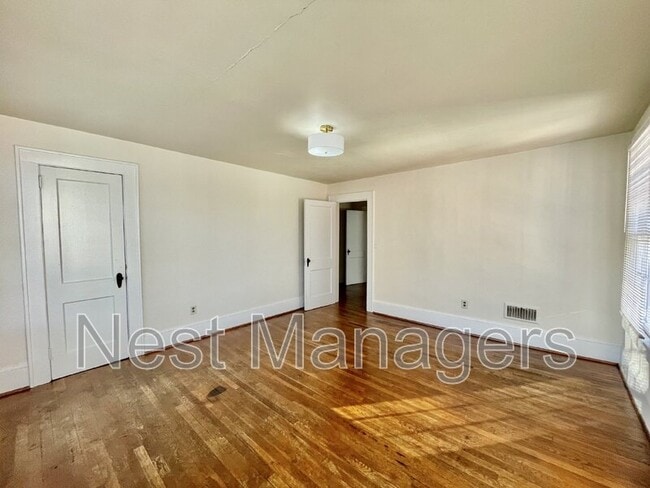 Building Photo - 117 Woodside Ave