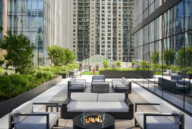 Building Photo - 14 W Superior St