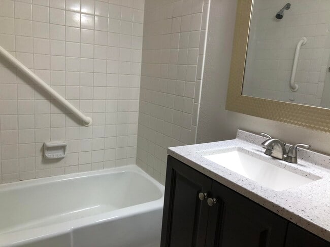Building Photo - 730 Resler Dr