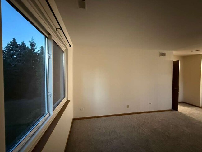 Building Photo - 320 Newport Ln