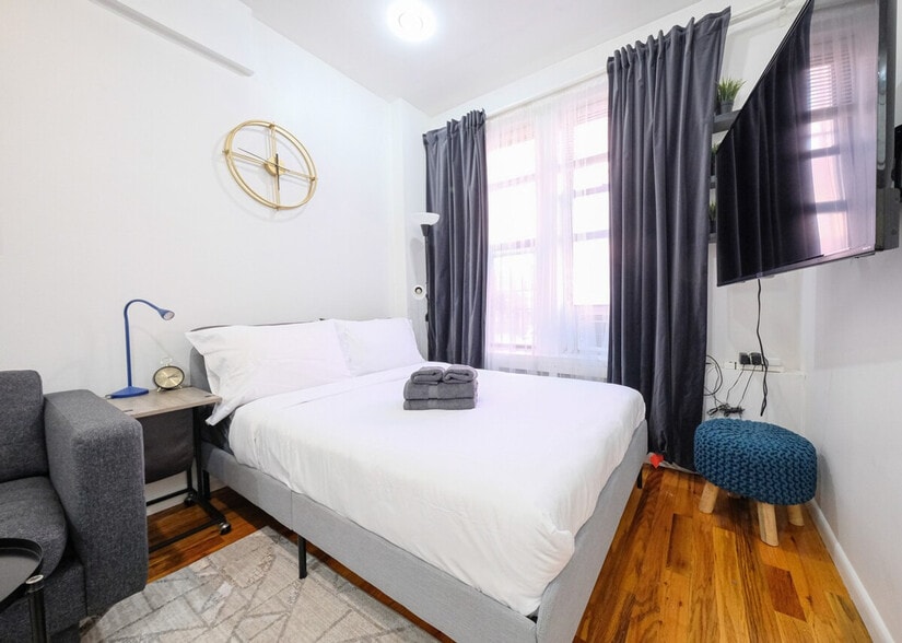 Building Photo - 310 E 103rd St