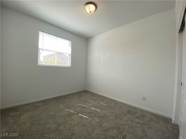 Building Photo - 412 Desert Cadence St