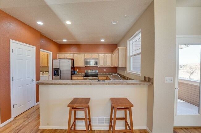 Building Photo - 2 bedroom, 2.5 bath townhome in Observatory Village