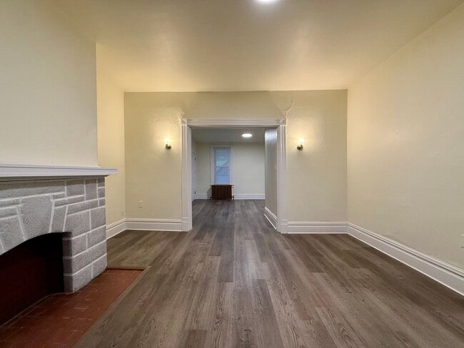 Building Photo - Now showing updated 3BR 1.5 bath house!