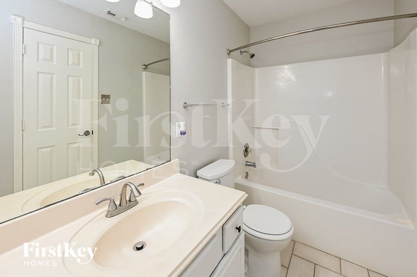 Building Photo - 6722 Woodland Oaks