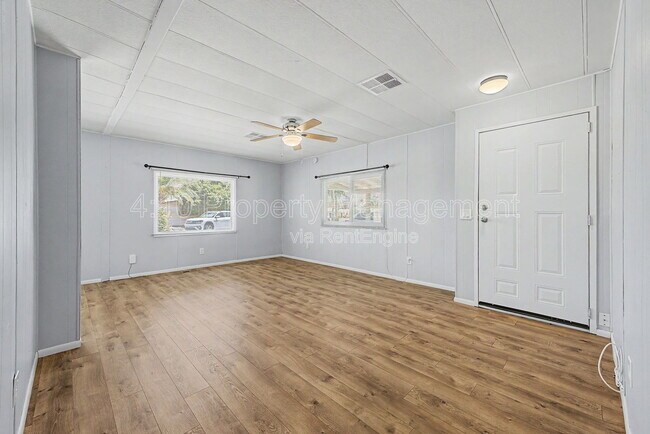 Building Photo - 462 S 80th Pl