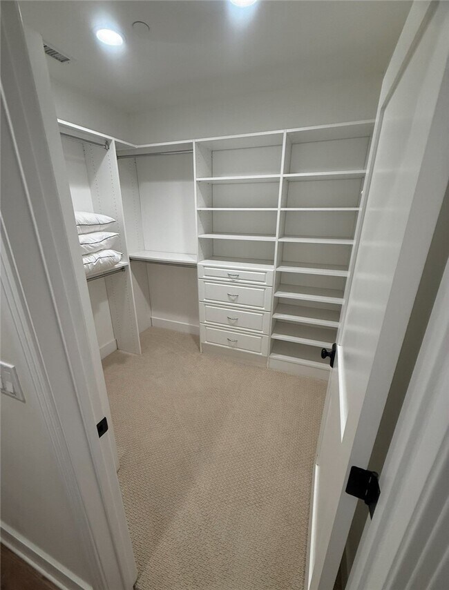 Building Photo - 512 Jasmine Ave