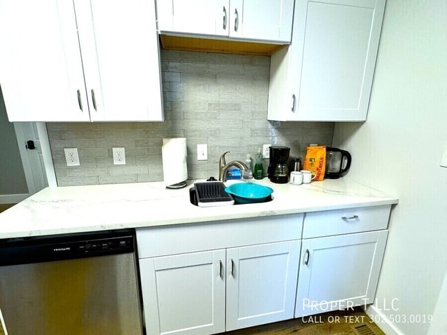 Building Photo - 207 S Dupont St