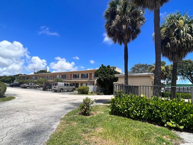 Building Photo - 2309 S Federal Hwy