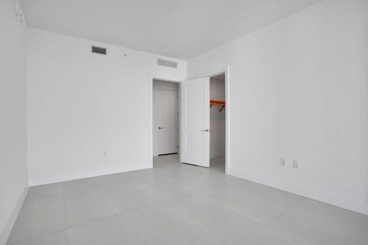 Building Photo - 151 N Seabreeze Blvd