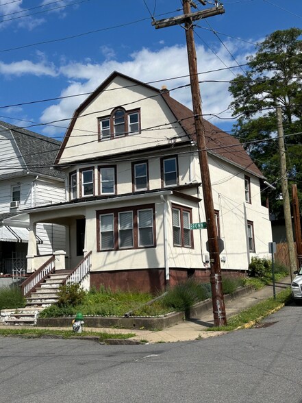 Building Photo - 296 Brown St
