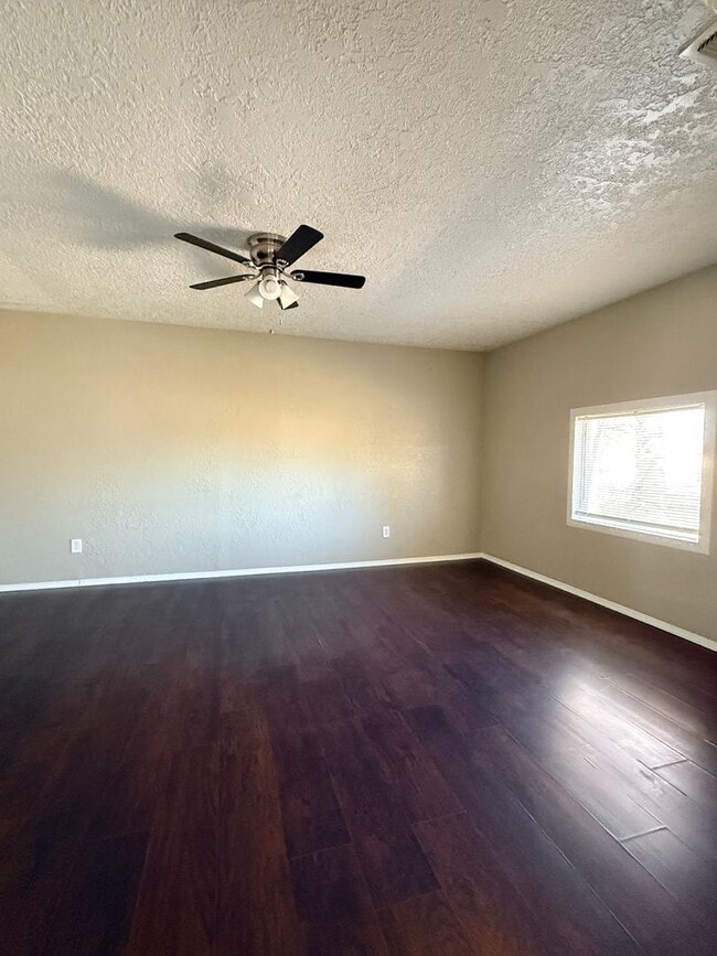 Building Photo - Spacious 3 Bed 1 Bath - Burkburnett