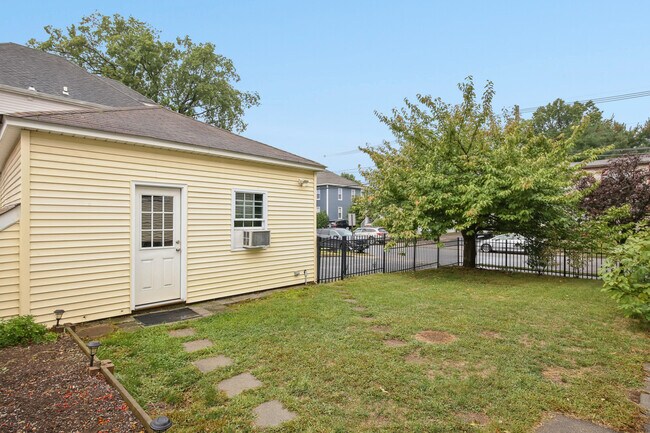 Building Photo - 166 Franklin Ave