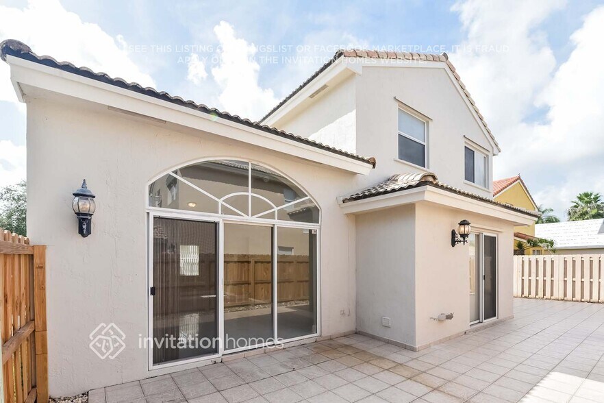 Building Photo - 15935 SW 83rd Terrace