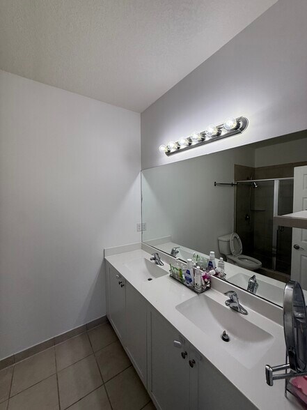 Building Photo - 5033 Kobus Ter