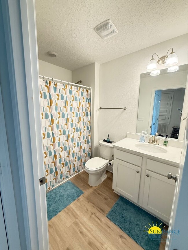 Building Photo - Charming End-Unit Townhome Near Destin Harbor & Crab Island!