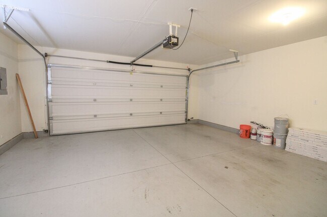 Building Photo - 3 bedroom, 2 bathroom home in Middleton!